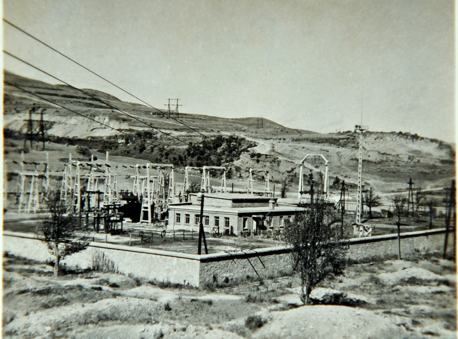 6.1958年2月24日，110千伏个旧老阳山变电站建成投产，这是云南省第一个110千伏变电站，云南跨上了110千伏电压等级台阶。.jpg