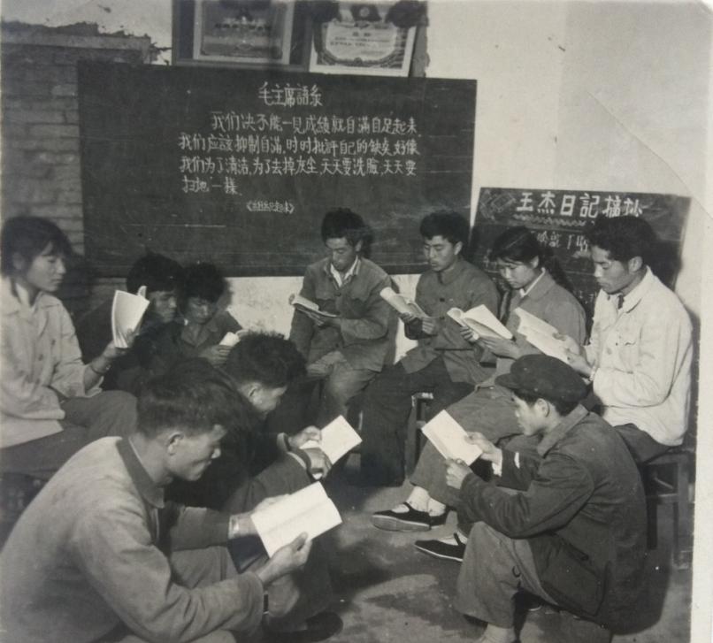 6.昆明供电局小庄变电站班组成员开展学习.jpg