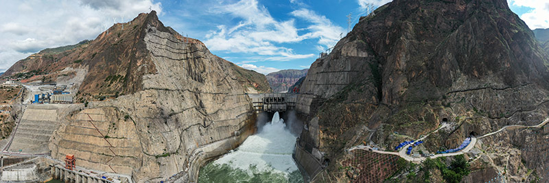 乌东德水电站大坝一景。（新华社记者 胡超 摄）.JPG
