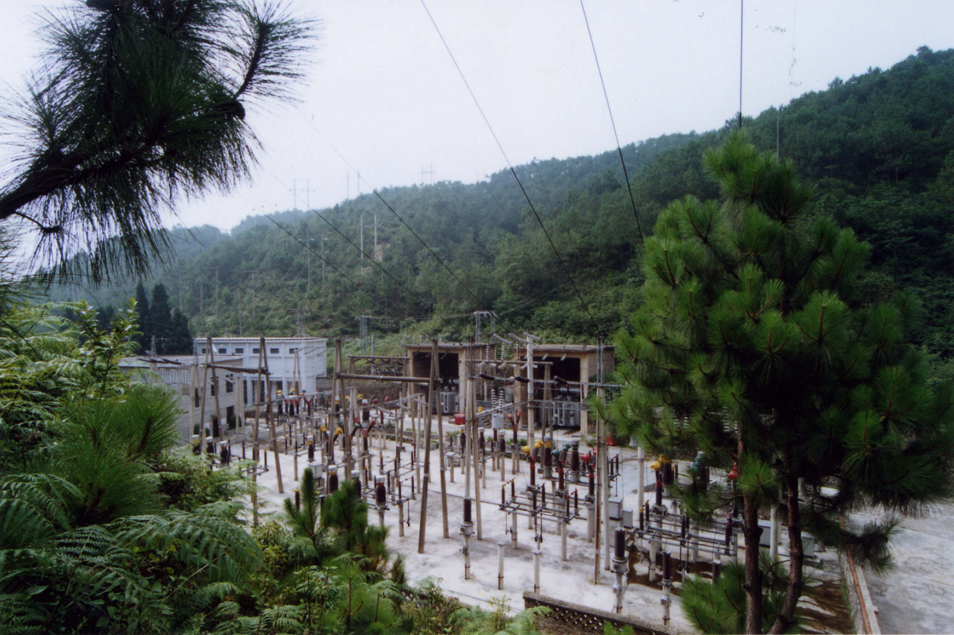 11.1972年4月正式投运的110千伏冲沟变电站，是滇东电网建站最早的变电站.jpg