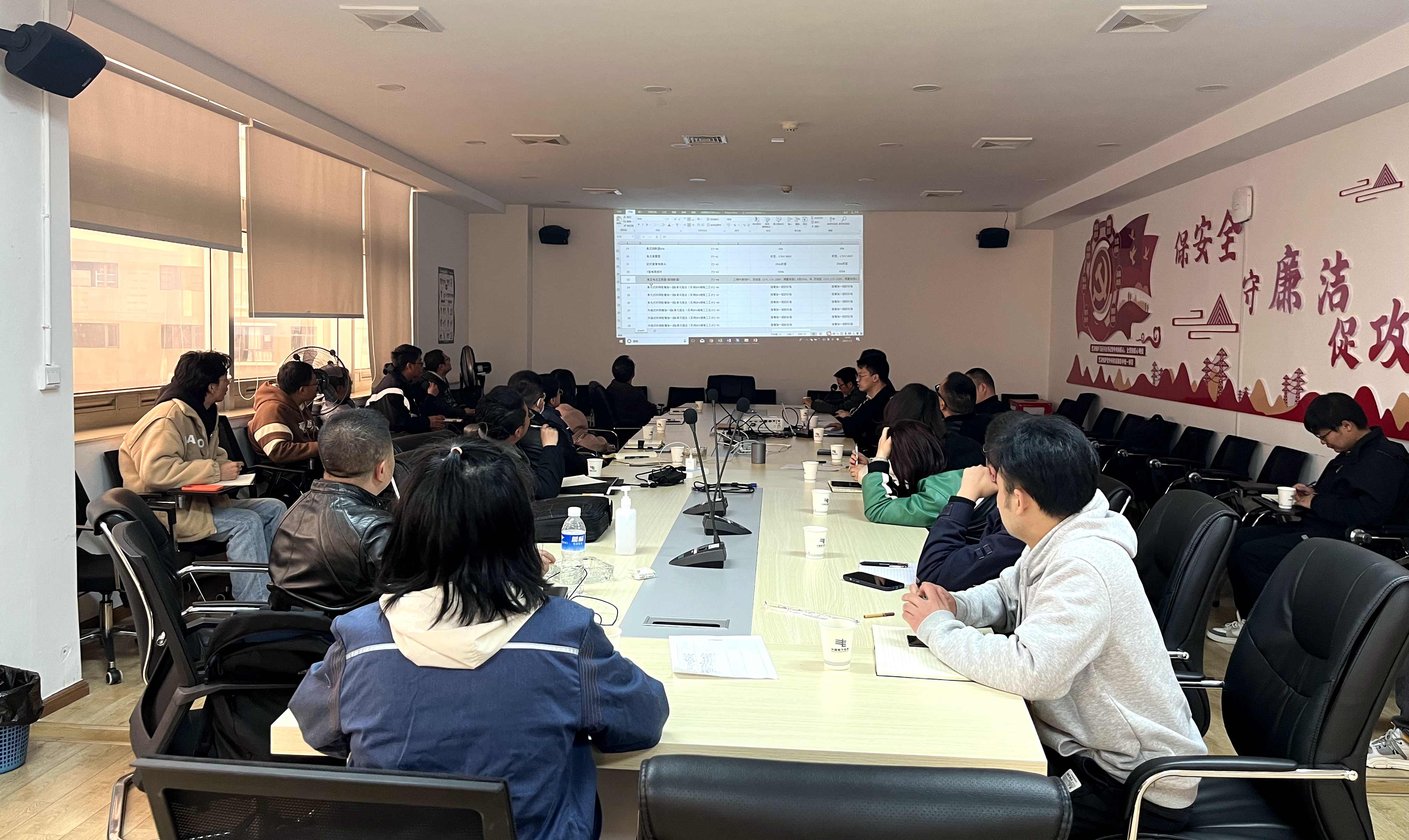 供应链中心联合建管中心邀请厂家对各县区局配网人员进行培训.jpg