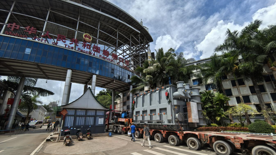 500kV那磨变电站主变A相通过中国磨憨口岸.png 500kV那磨变电站主变A相通过中国磨憨口岸.png