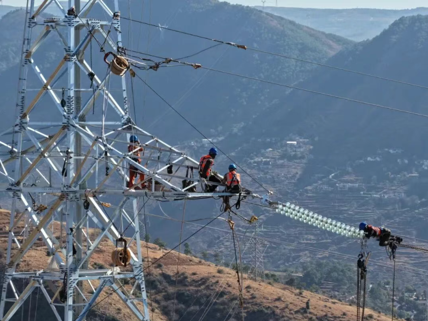 渝昆高铁云南段首个配套供电工程线路全线贯通