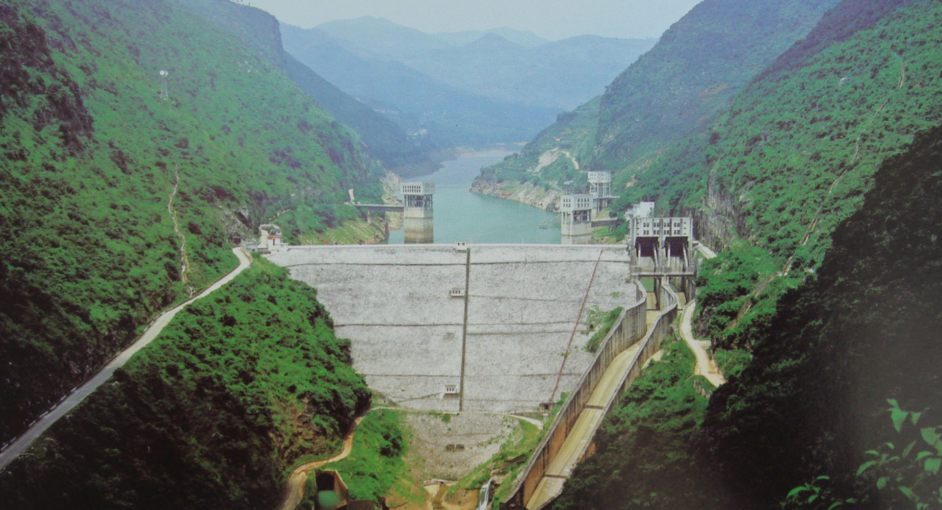 2.1984年10月开工建设的第一个国际承包项目-鲁布革水电站 拷贝.jpg