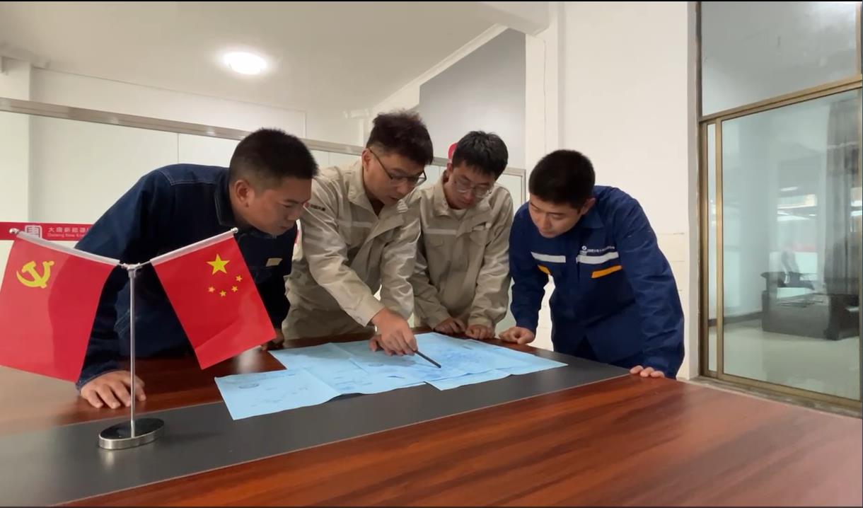 刘辉6图纸审查中（左二）.jpg
