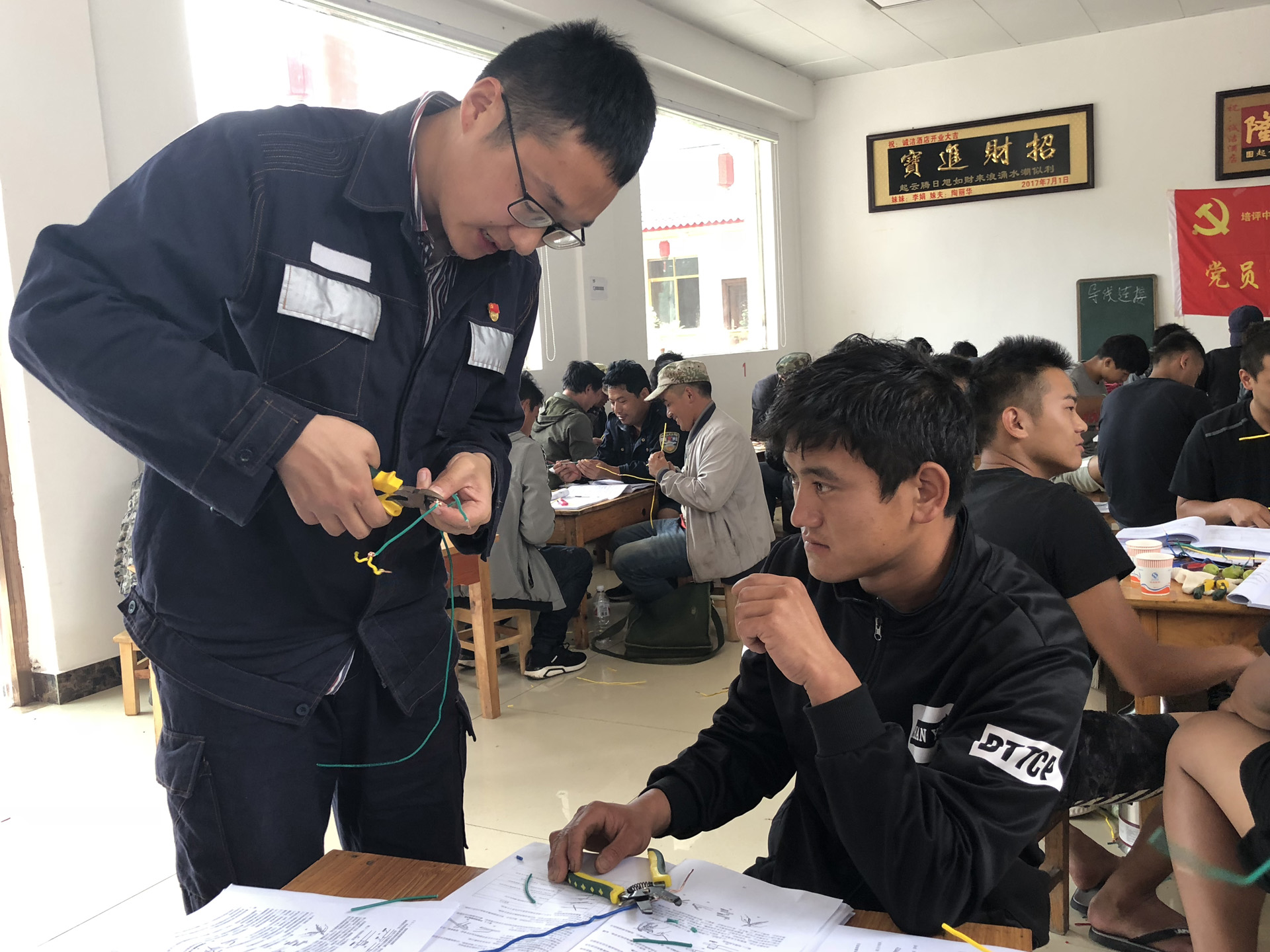 10.“送教上门”做好农村劳动力培训 拷贝.jpg