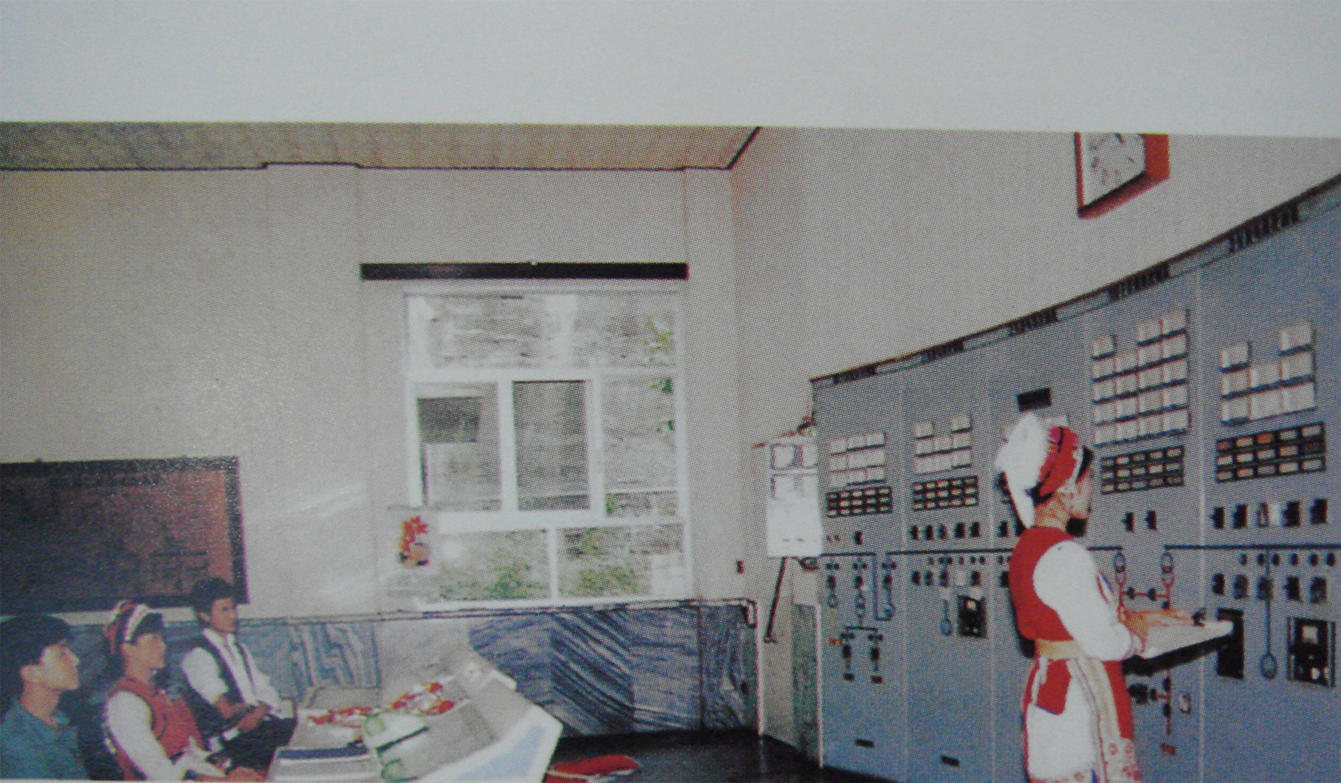 10.1978年7月投产的西洱河二级电站主控室 拷贝.jpg