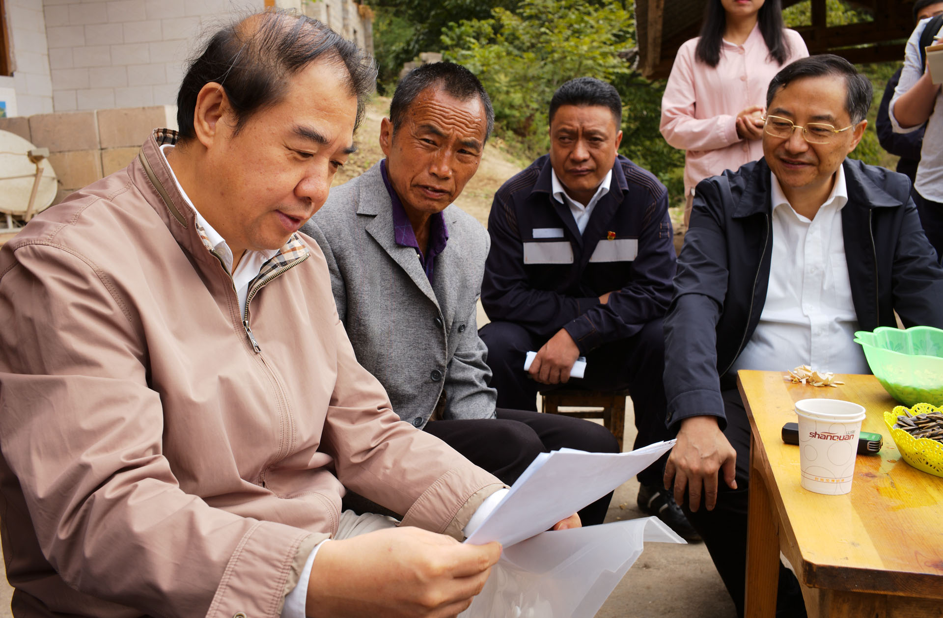 1.南方电网公司党组书记、董事长孟振平到云南维西扶贫调研。 拷贝.jpg