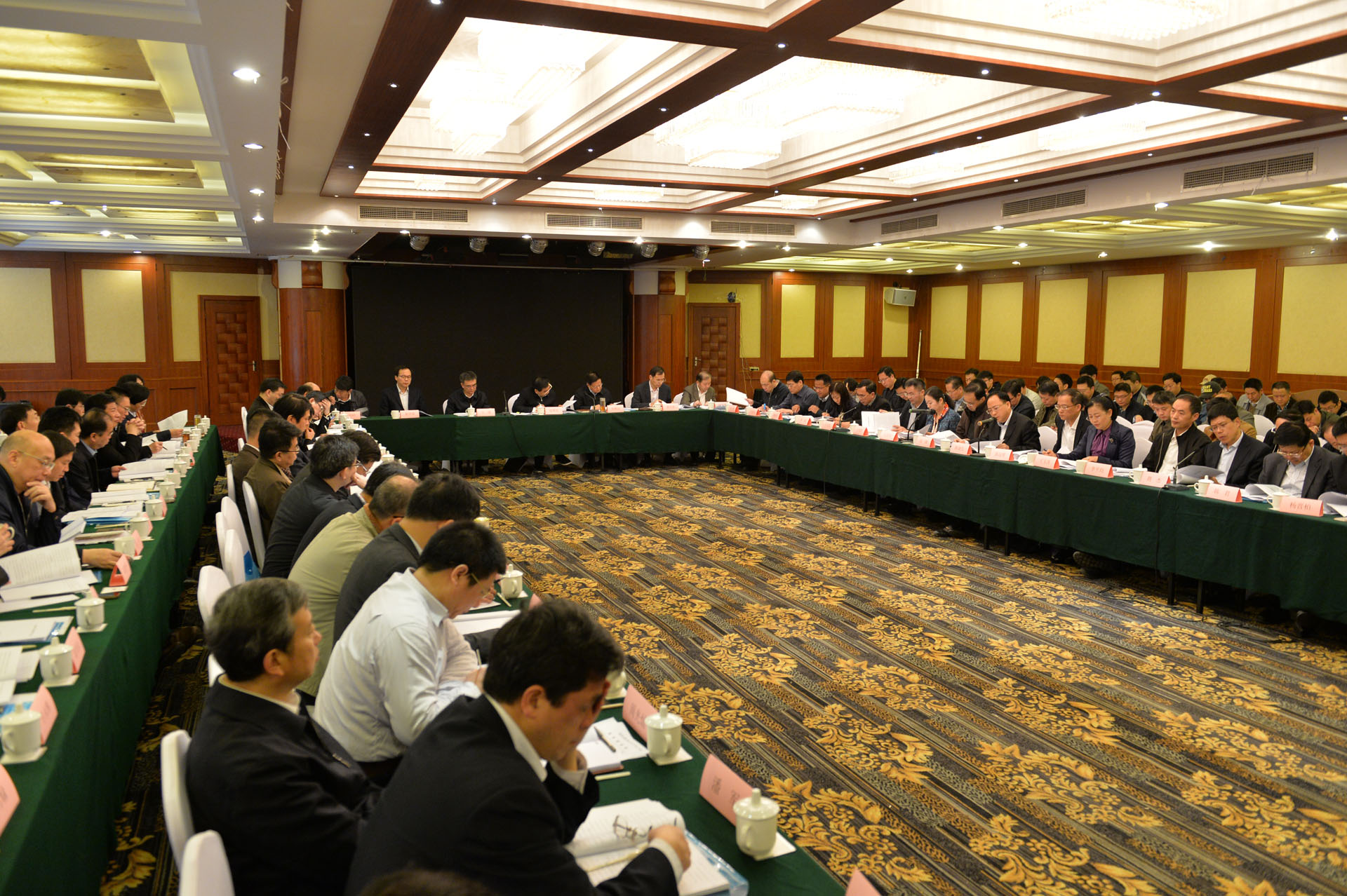 3.2017年2月22日，国家发改委在昆明召开新一轮电力体制改革座谈会，与会代表对云南电力市场建设给以高度肯定。 拷贝.jpg